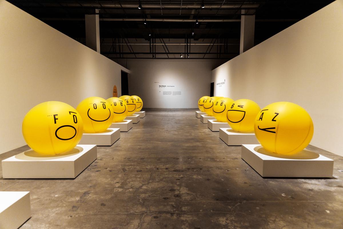 kissmiklos.com Ball.Room. - Hello emograms, Gwangju Design